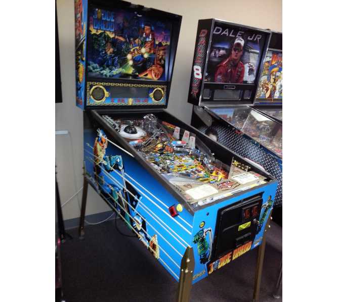 WILLIAMS JUDGE DREDD Pinball Machine for sale Full LED Very Nice